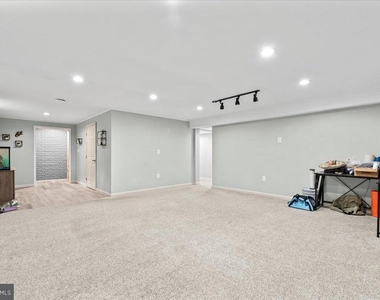 7403 Barrister Court - Photo Thumbnail 16