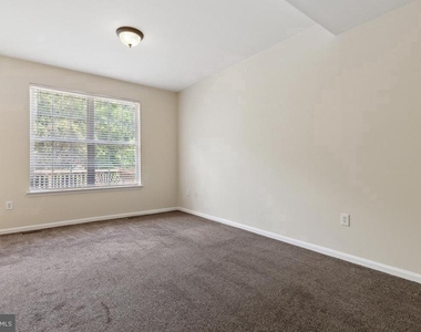 6178 Oaklawn Lane - Photo Thumbnail 9