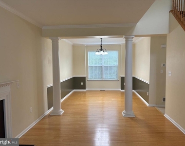 6178 Oaklawn Lane - Photo Thumbnail 3