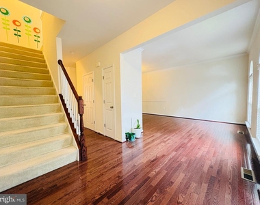8268 Linblake Court - Photo Thumbnail 5
