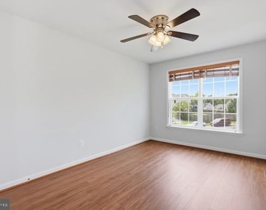 14982 Gossom Manor Place - Photo Thumbnail 12