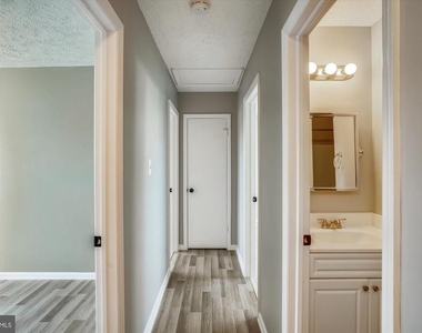 8603 Woodhue Court - Photo Thumbnail 11