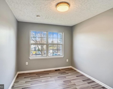 8603 Woodhue Court - Photo Thumbnail 16