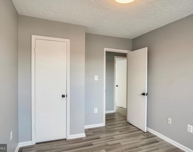 8603 Woodhue Court - Photo Thumbnail 15