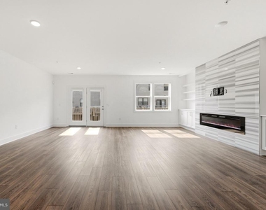 44824 Tiverton Square - Photo Thumbnail 4