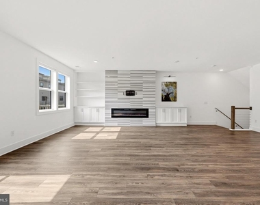 44824 Tiverton Square - Photo Thumbnail 2
