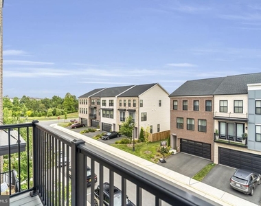 21807 Croxley Terrace - Photo Thumbnail 27