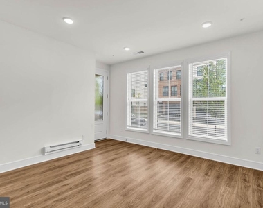 21807 Croxley Terrace - Photo Thumbnail 7