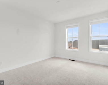 21807 Croxley Terrace - Photo Thumbnail 22