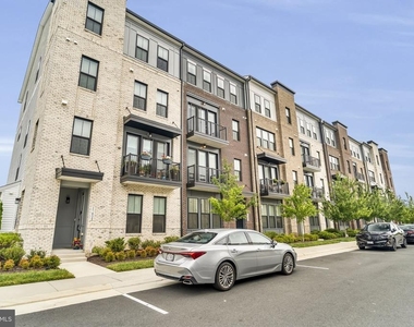 21807 Croxley Terrace - Photo Thumbnail 1