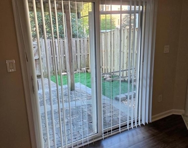 5504 Sacramento Mews Place - Photo Thumbnail 37