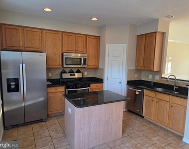 5504 Sacramento Mews Place - Photo Thumbnail 2