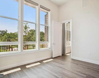 1761 Old Meadow Road - Photo Thumbnail 20