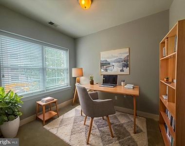 2907 Bleeker Street - Photo Thumbnail 10