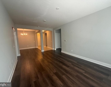 2907 Bleeker Street - Photo Thumbnail 5