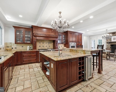 1231 Ingleside Avenue - Photo Thumbnail 7