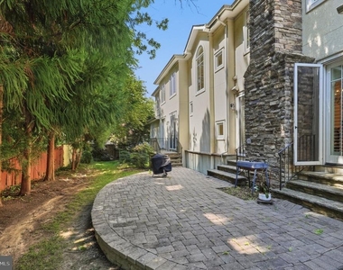 1231 Ingleside Avenue - Photo Thumbnail 23