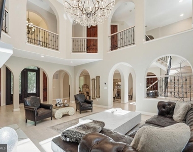 1231 Ingleside Avenue - Photo Thumbnail 4