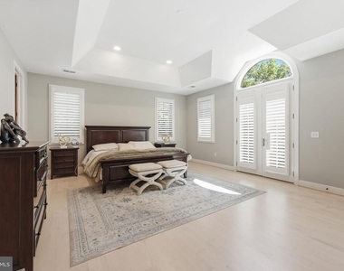 1231 Ingleside Avenue - Photo Thumbnail 14
