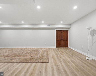 1231 Ingleside Avenue - Photo Thumbnail 22
