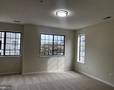 6001 Mersey Oaks Way - Photo Thumbnail 10