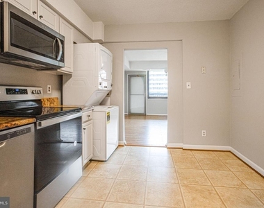3713 S George Mason Drive - Photo Thumbnail 4