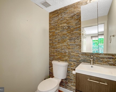 2920 Montauk Court - Photo Thumbnail 5