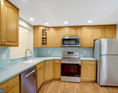 2920 Montauk Court - Photo Thumbnail 7