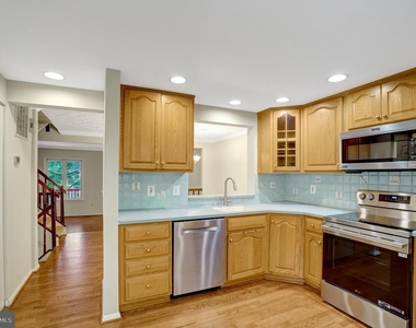 2920 Montauk Court - Photo Thumbnail 9