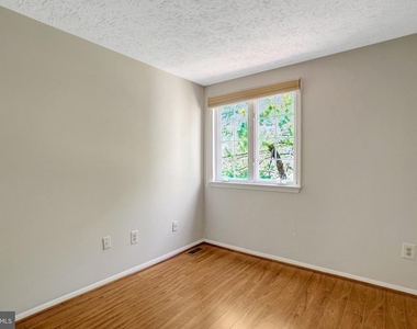 2920 Montauk Court - Photo Thumbnail 18