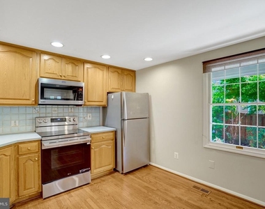 2920 Montauk Court - Photo Thumbnail 8