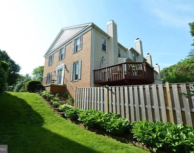 6153 Summer Park Lane - Photo Thumbnail 3