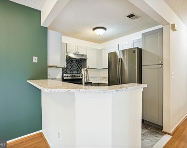 11719 Summerchase Circle - Photo Thumbnail 2