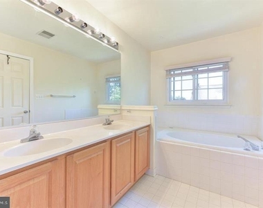 2454 Sugar Mill Way - Photo Thumbnail 12