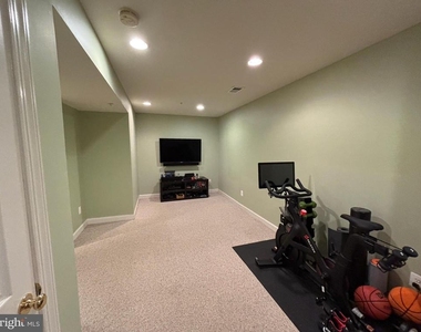 8006 Reserve Way - Photo Thumbnail 37