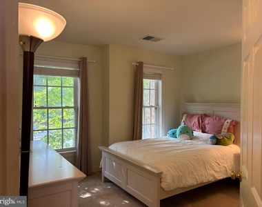 8006 Reserve Way - Photo Thumbnail 27