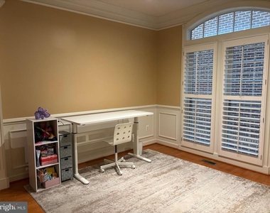 8006 Reserve Way - Photo Thumbnail 8