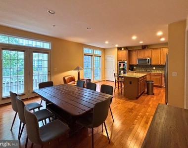 8006 Reserve Way - Photo Thumbnail 12