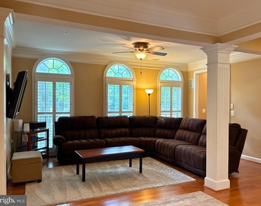 8006 Reserve Way - Photo Thumbnail 4