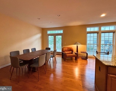 8006 Reserve Way - Photo Thumbnail 11