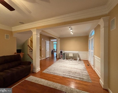 8006 Reserve Way - Photo Thumbnail 6