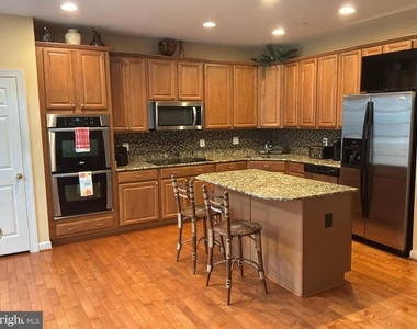8006 Reserve Way - Photo Thumbnail 13