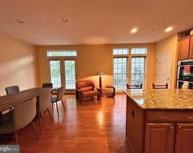 8006 Reserve Way - Photo Thumbnail 10
