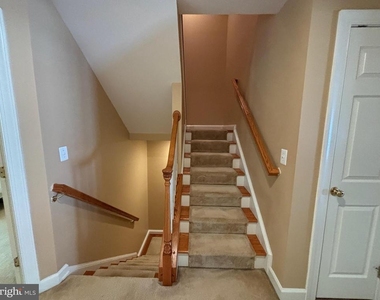 8006 Reserve Way - Photo Thumbnail 33