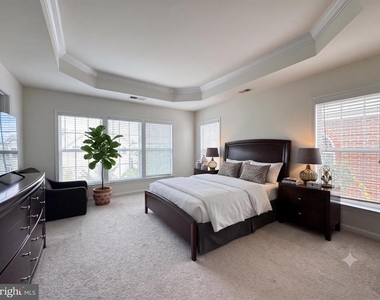 5609 Faircloth Court - Photo Thumbnail 2