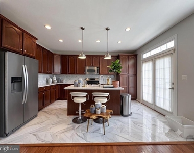 5609 Faircloth Court - Photo Thumbnail 5