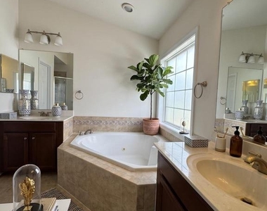 5609 Faircloth Court - Photo Thumbnail 7