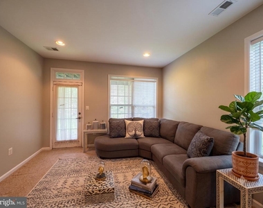 5609 Faircloth Court - Photo Thumbnail 4