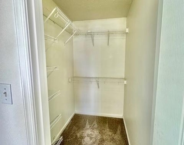 700 S Lakeview Drive - Photo Thumbnail 17