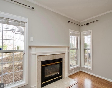 2324 Henshaw Place - Photo Thumbnail 4